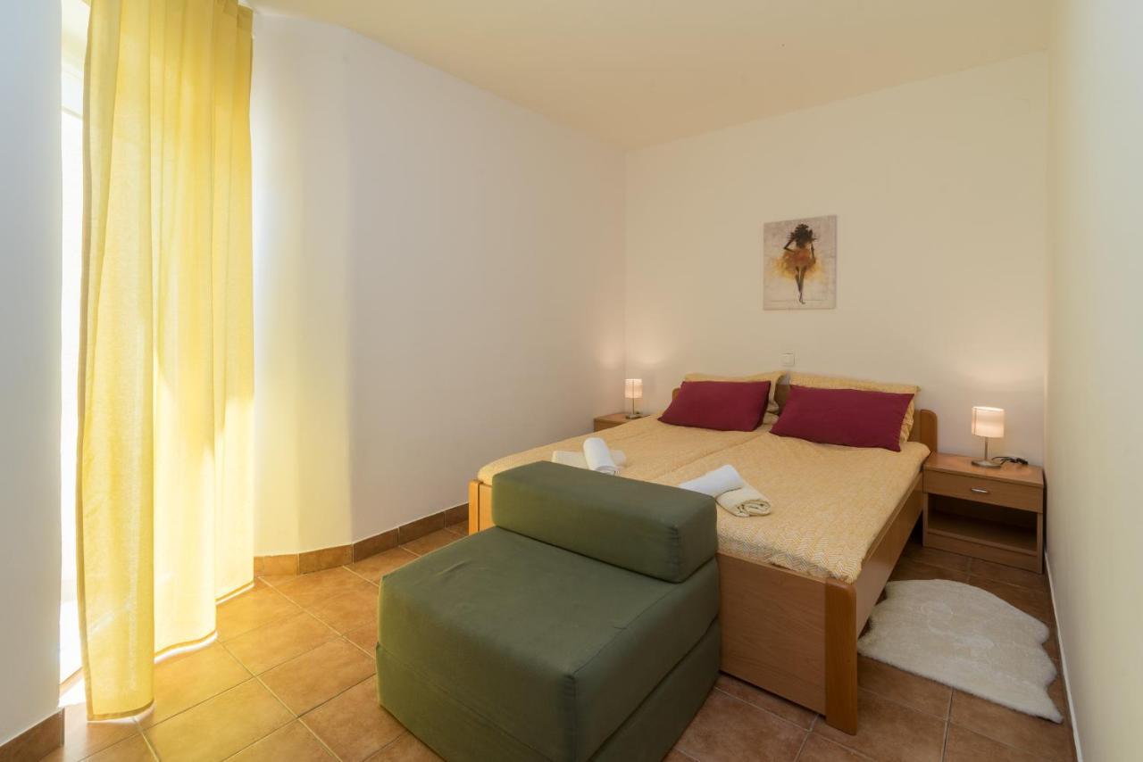 Apartments Bogdanic Krk I Krk Town Exterior photo